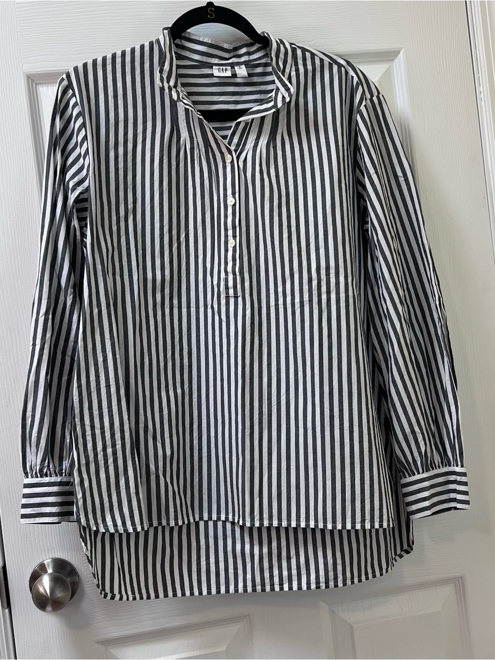 Gap Striped Henley Popover Blue Gray White Stripe Long Sleeve Minimalist Size M